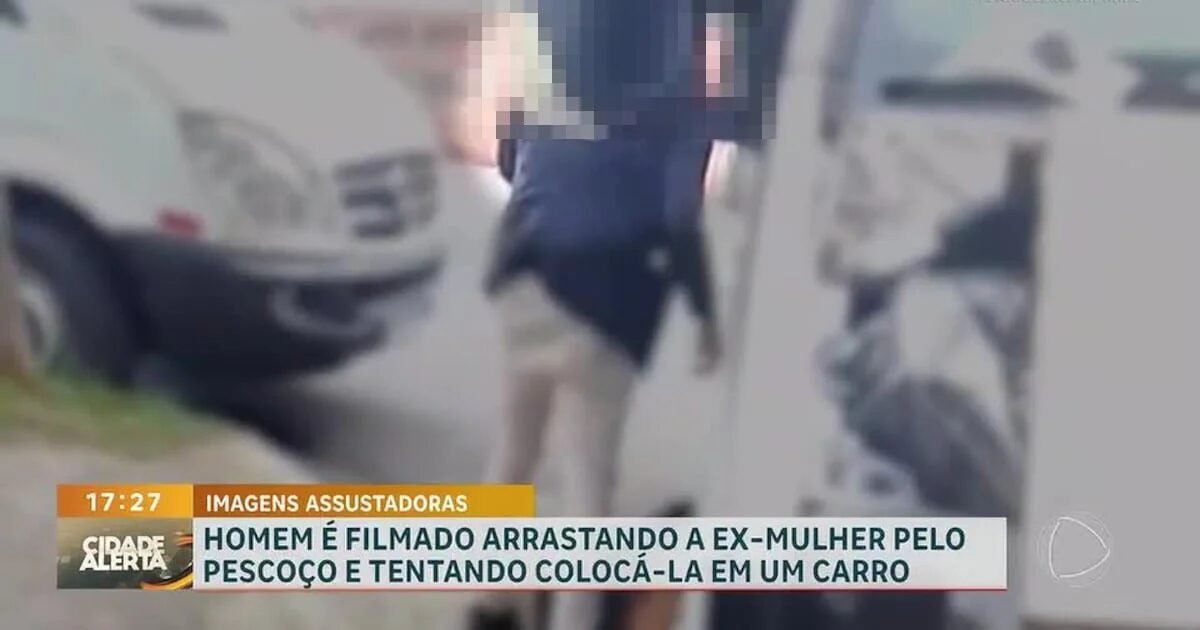 Homem arrasta mulher em rua de Belo Horizonte ao lado de veículo branco