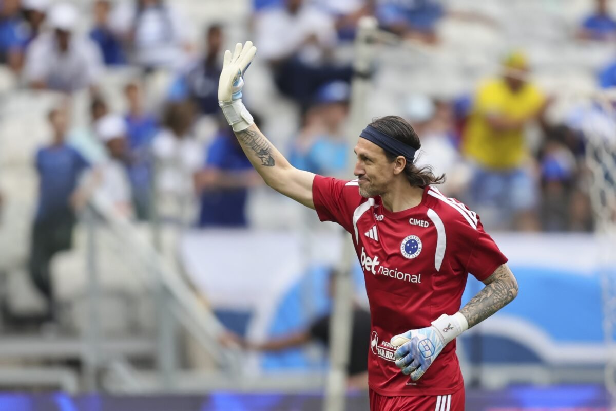 Cássio durante aquecimento no Mineirão