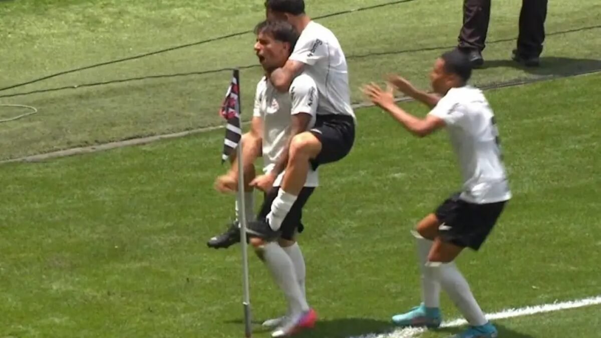 Cruzeiro leva 3 a 0 do Corinthians e se complica na final do Brasileiro Sub-17